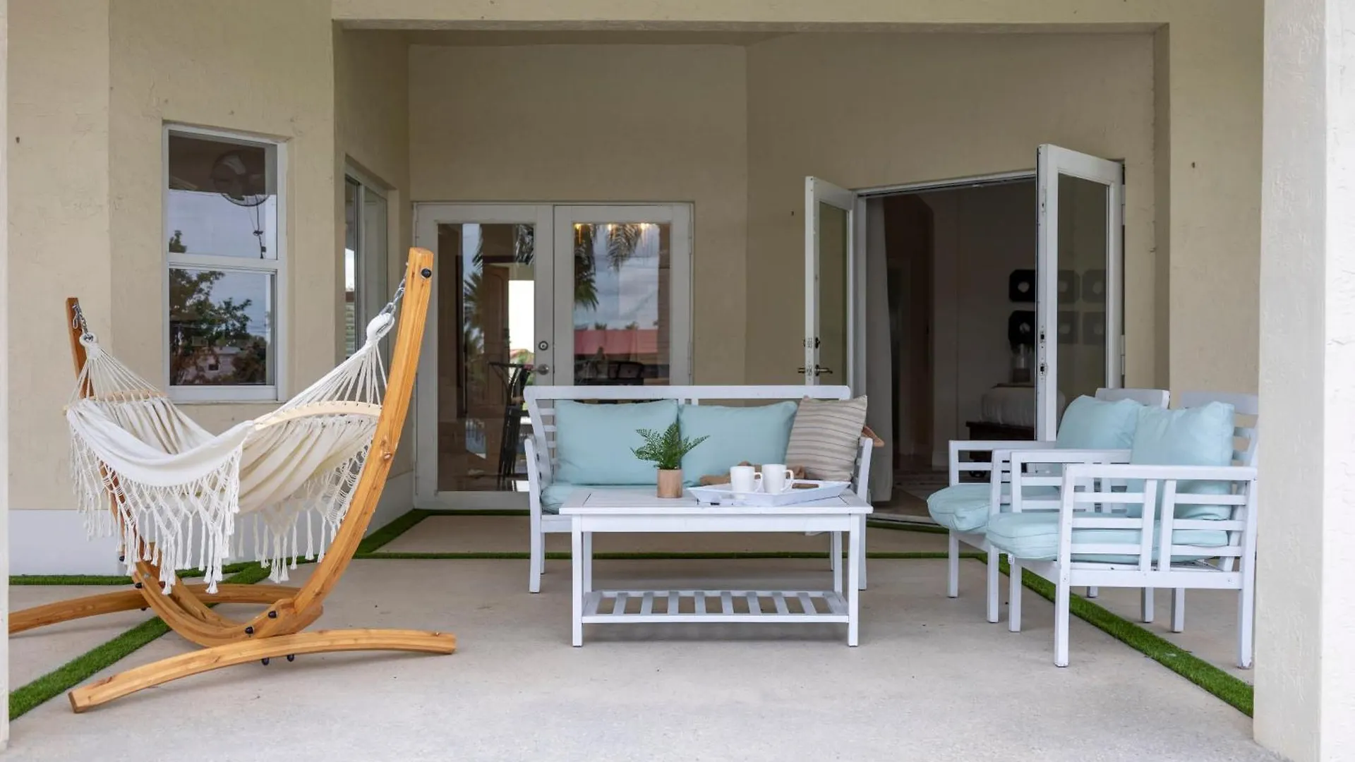 Saddle Ranch Pool And Modern Grounds