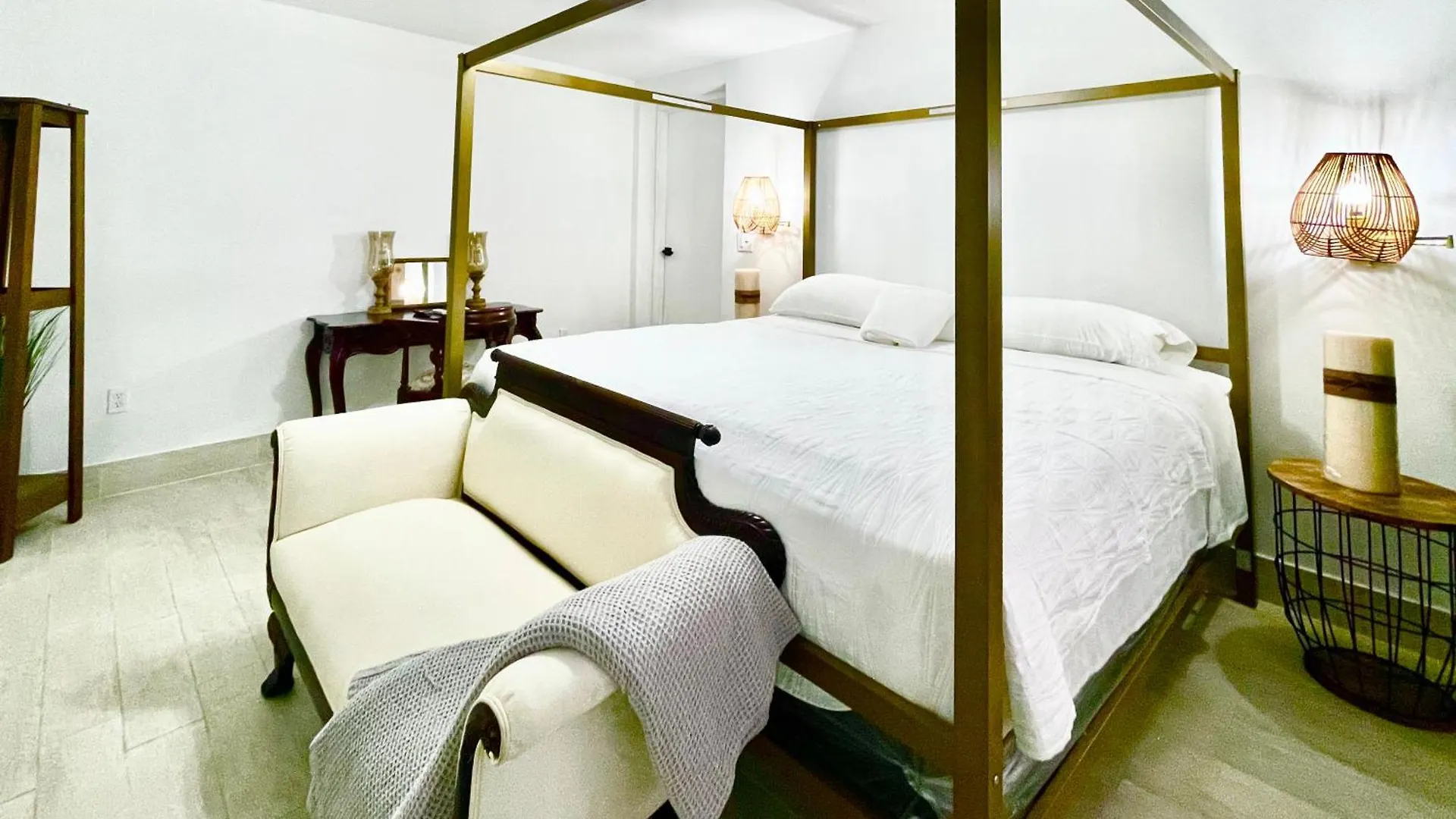 Akeyi Miami305 Private Bedrooms Homestay *