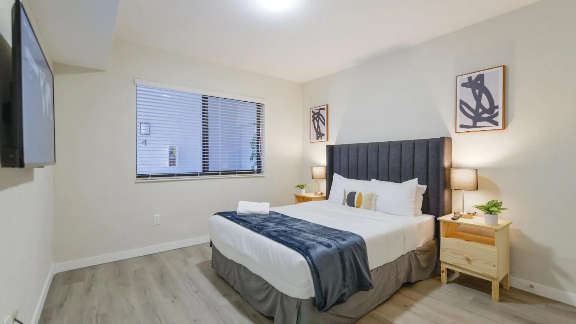 Amazing Experience In Calle Ocho Apartment *