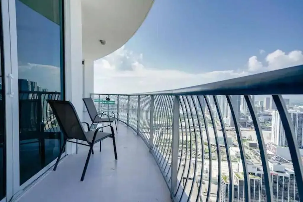 56f 2bdr Penthouse Mil$viewbiscanebaycty Freepking Apartment Miami