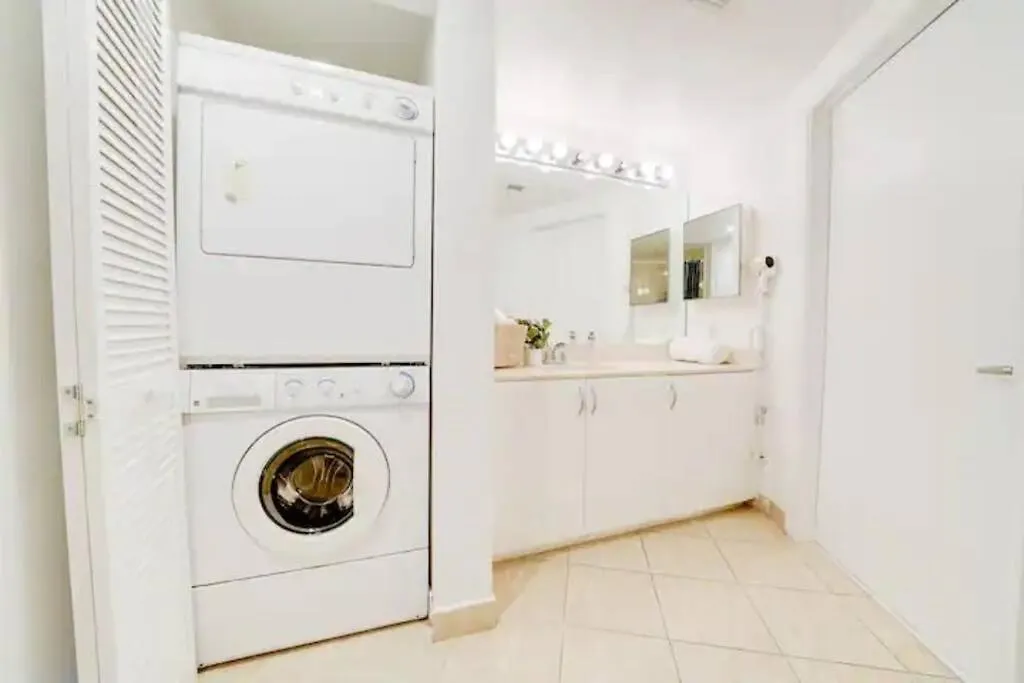 Apartment 56f 2bdr Penthouse Mil$viewbiscanebaycty Freepking *