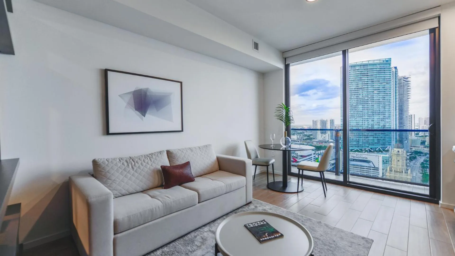 Apartment Studio Close To The Bayside With Ocean View *