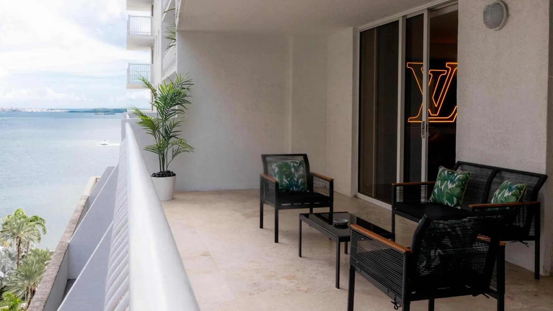 Zeus' Sanctuary Ocean View In Brickell Holiday home Miami
