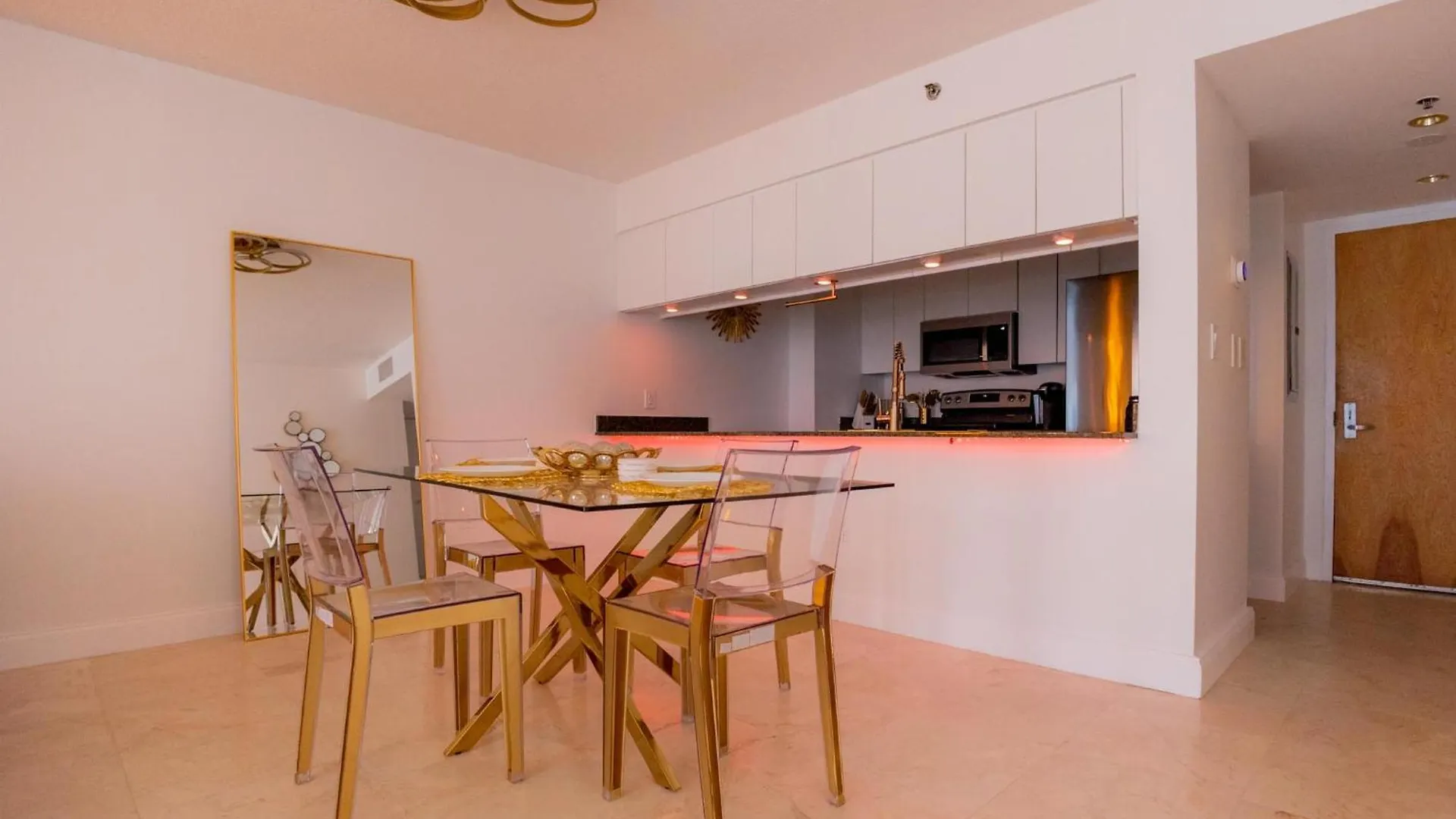 Zeus' Sanctuary Ocean View In Brickell Holiday home