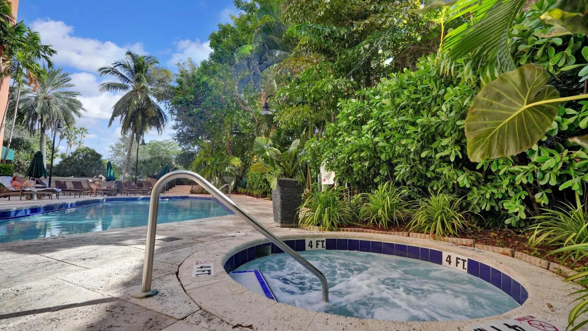 Apartment Treetop Retreat! Cozy 2 Bedroom In Heart Of Grove Miami