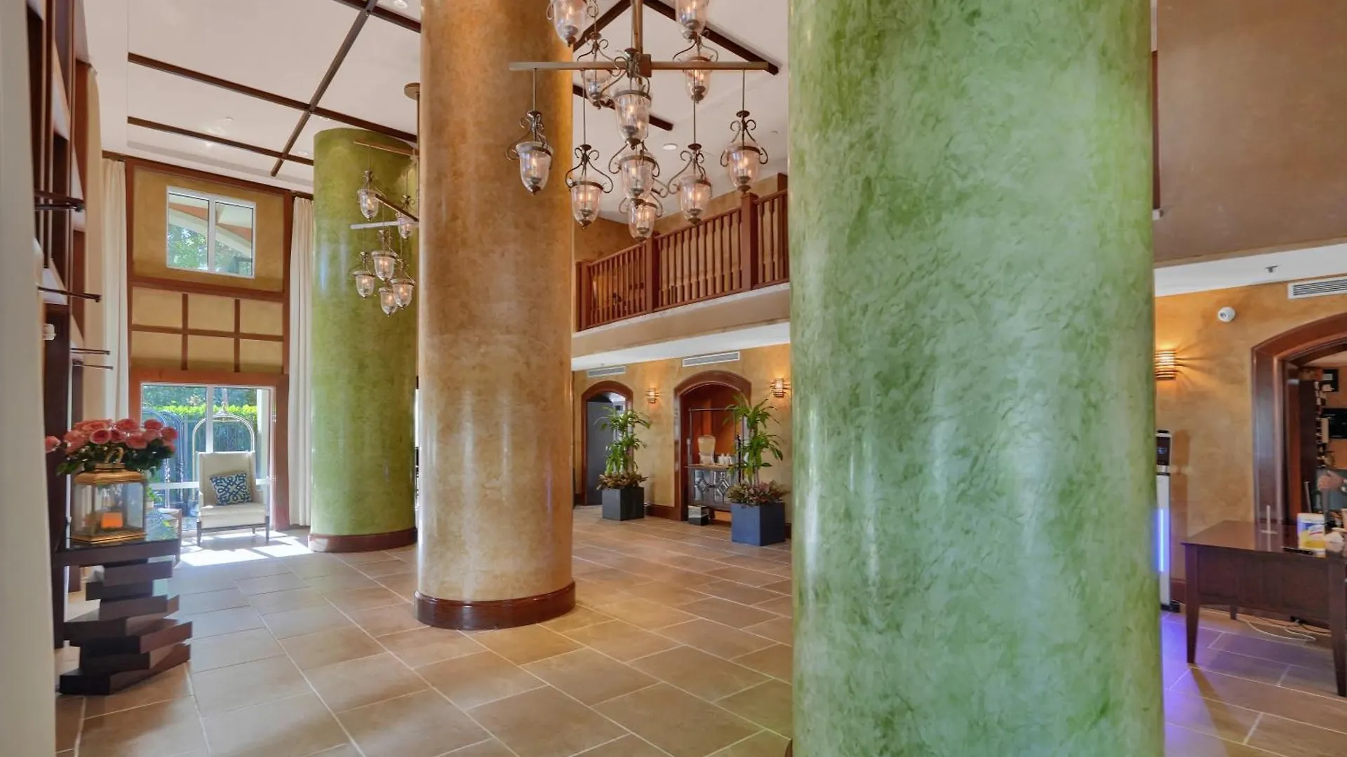 Treetop Retreat! Cozy 2 Bedroom In Heart Of Grove Miami
