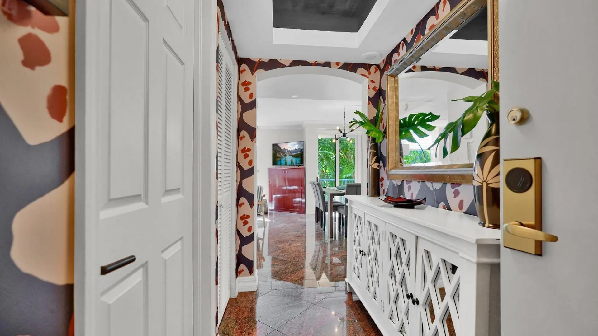 Treetop Retreat! Cozy 2 Bedroom In Heart Of Grove *