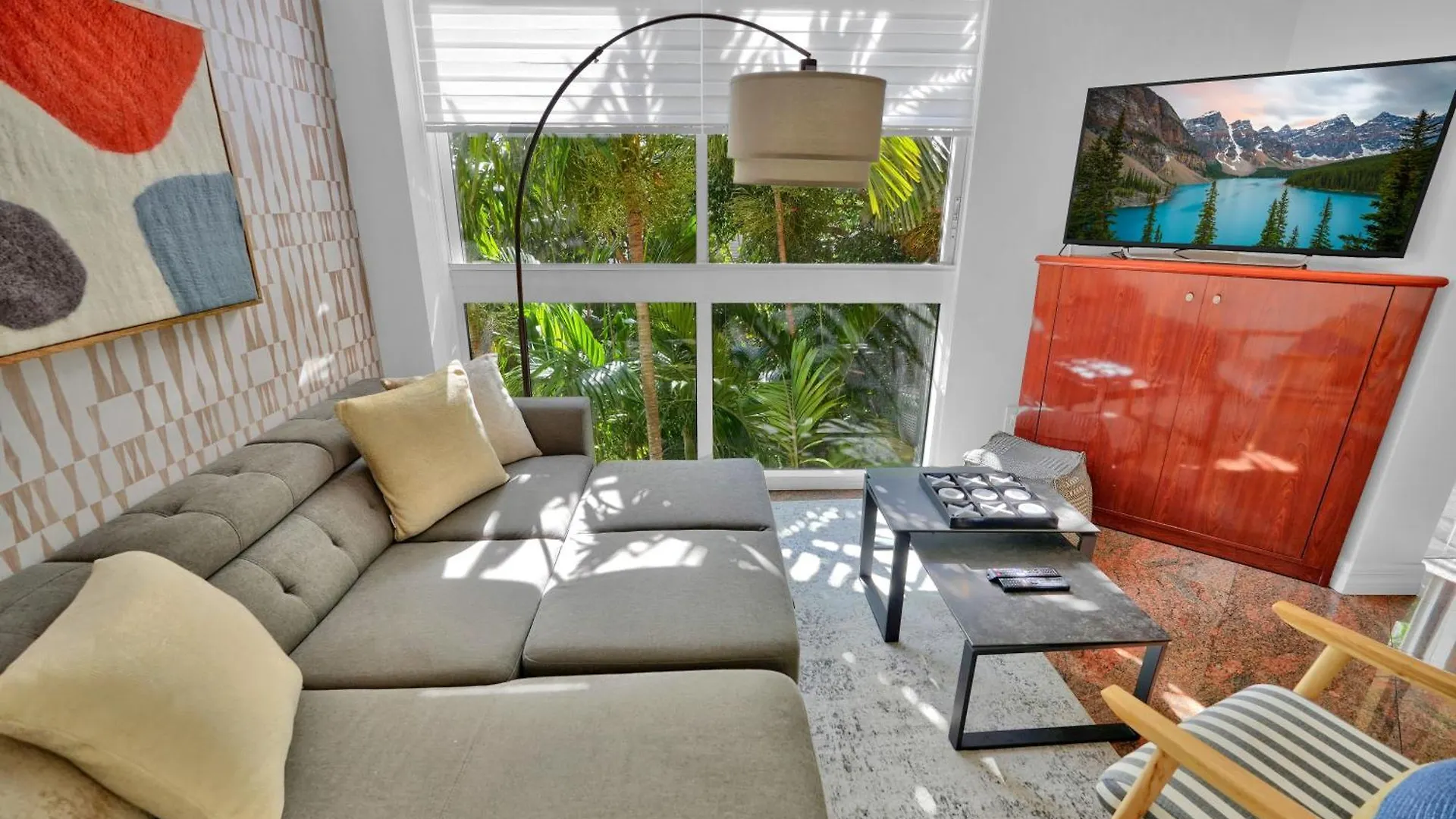 Treetop Retreat! Cozy 2 Bedroom In Heart Of Grove * Miami