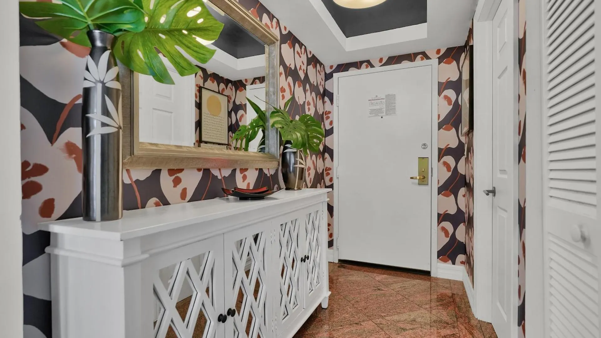 Treetop Retreat! Cozy 2 Bedroom In Heart Of Grove Apartment