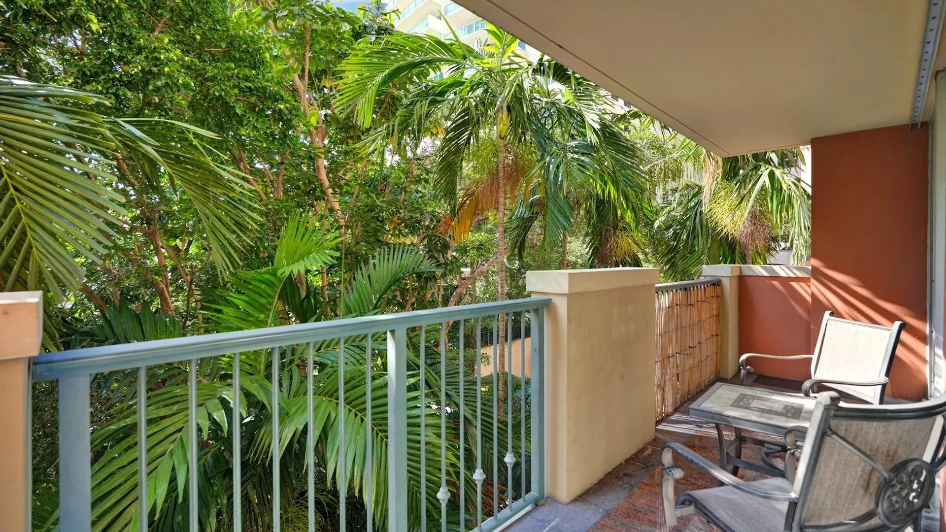 Treetop Retreat! Cozy 2 Bedroom In Heart Of Grove
