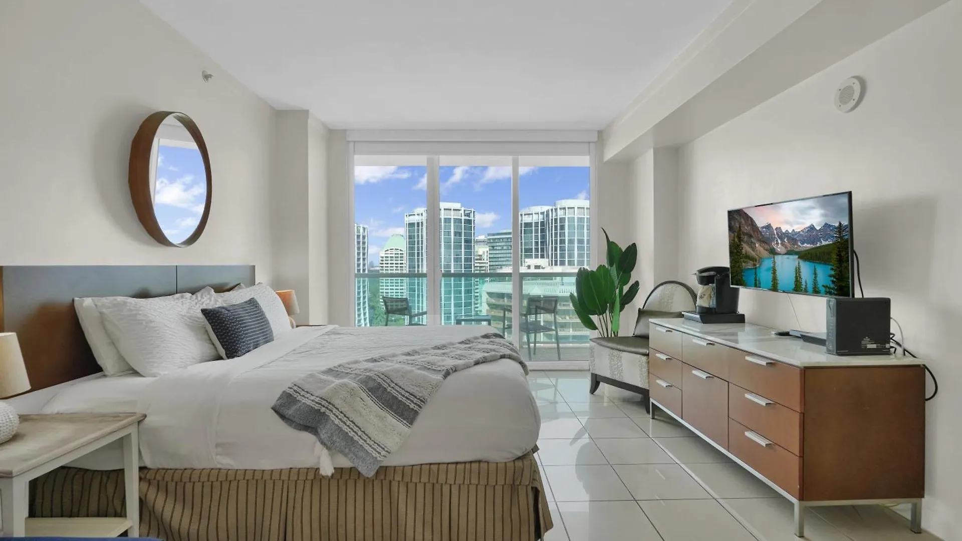 Beautiful Blue & Gold With Ocean View Holiday home Miami