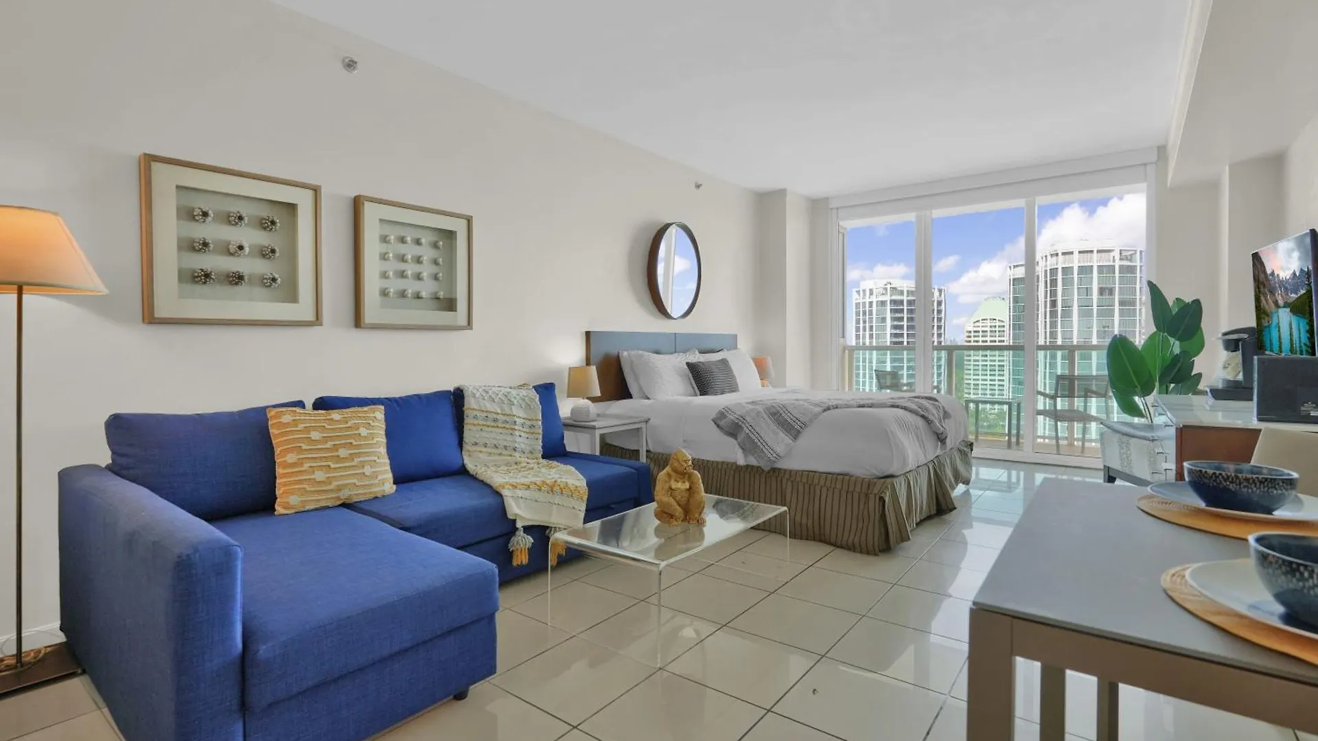 Beautiful Blue & Gold With Ocean View Holiday home