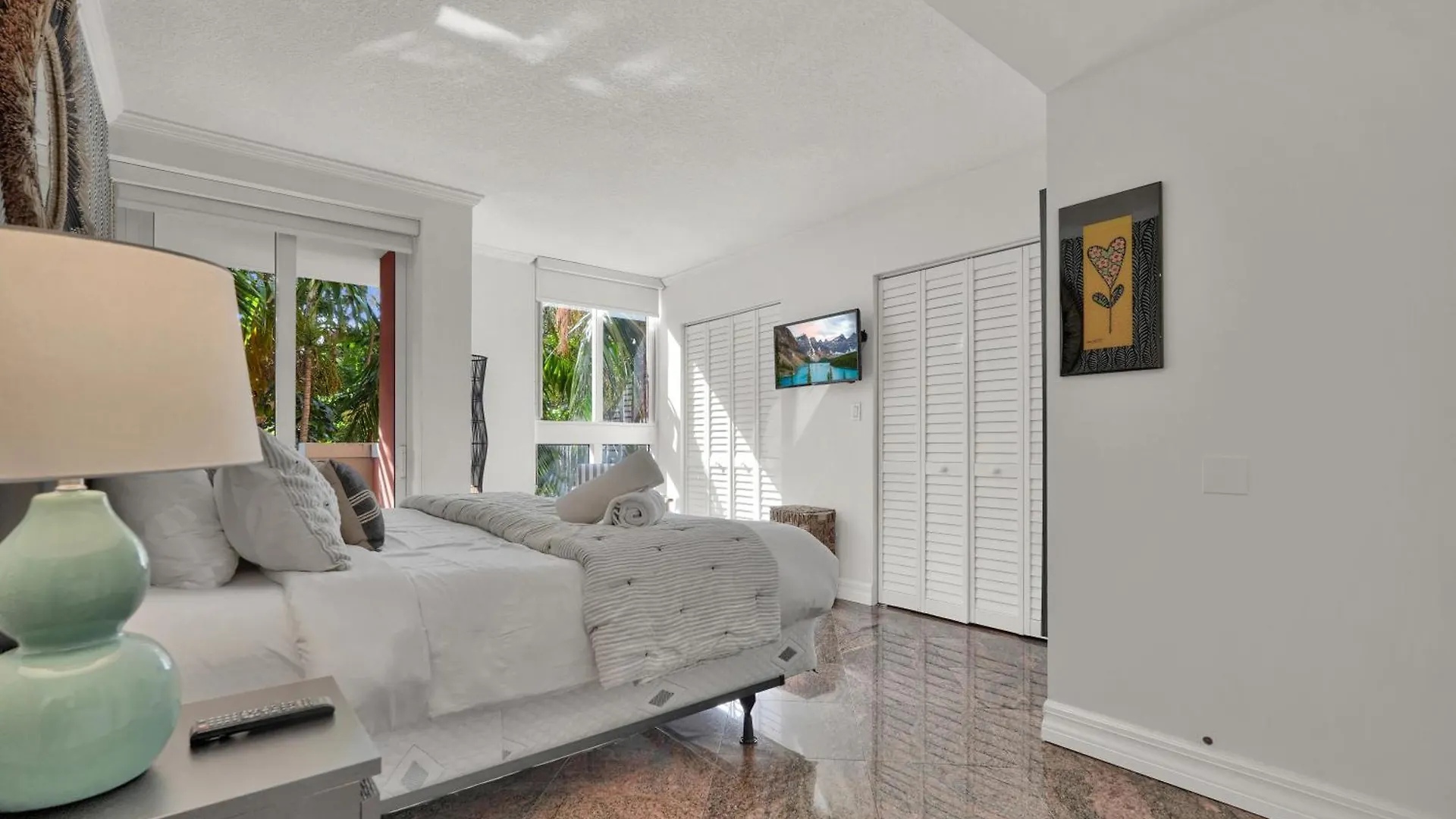 Treetop Retreat! Cozy 2 Bedroom In Heart Of Grove *