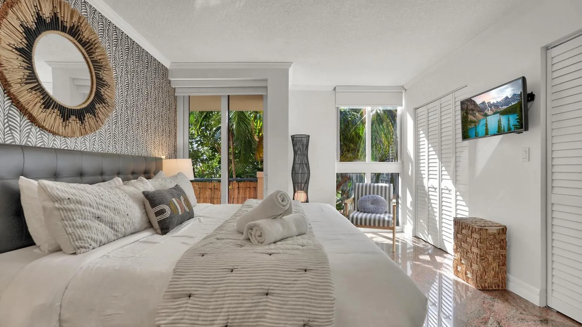 Treetop Retreat! Cozy 2 Bedroom In Heart Of Grove Apartment *