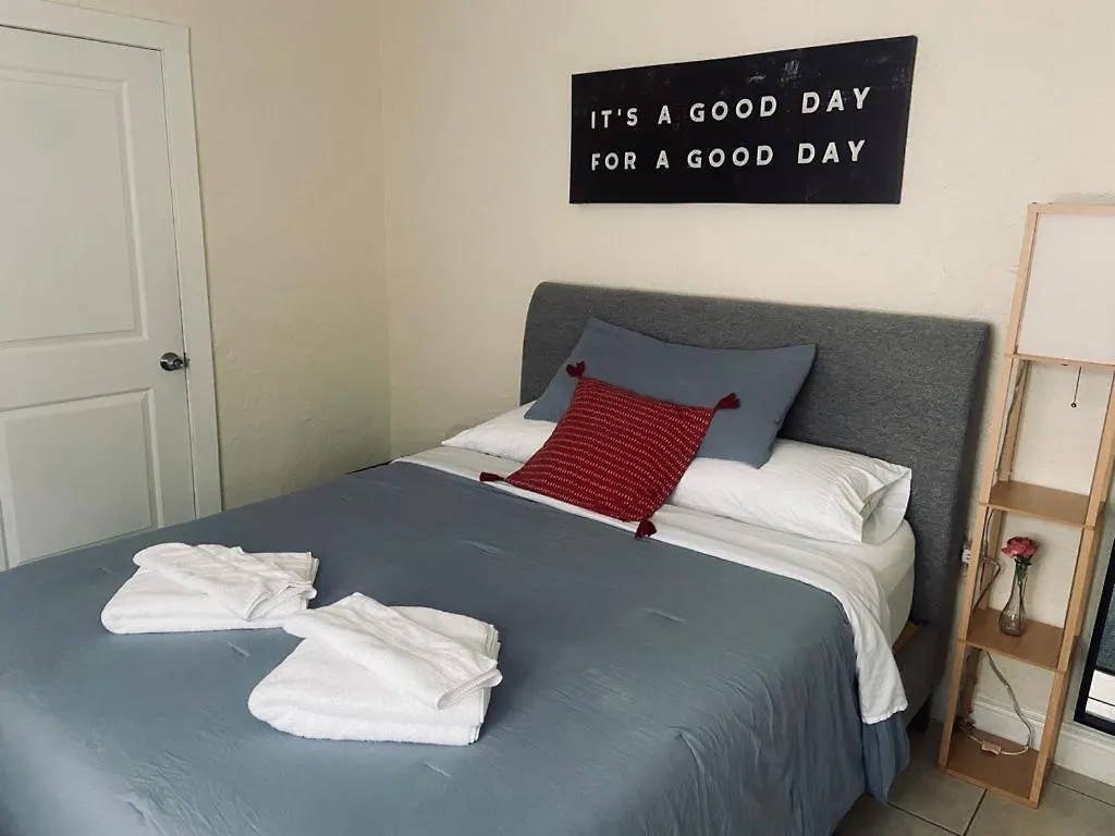Cozy In Cute House, Close To Airport - Free Parking Miami