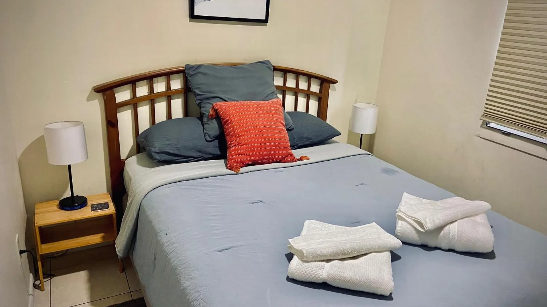 Cozy In Cute House, Close To Airport - Free Parking *