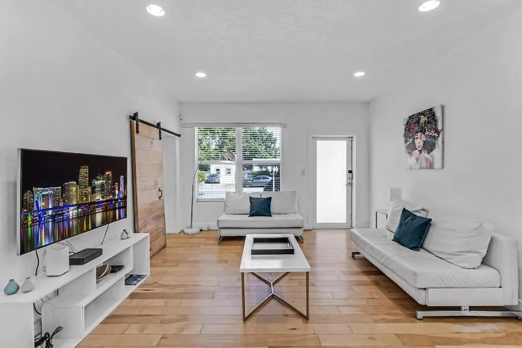 3 Bedrooms With Pool And Summer Kitchen Villa Miami