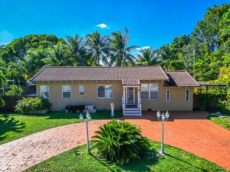 3 Bedrooms With Pool And Summer Kitchen * Miami