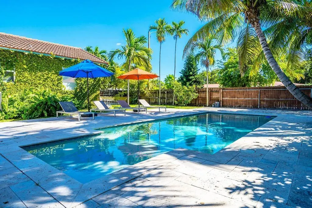 3 Bedrooms With Pool And Summer Kitchen *
