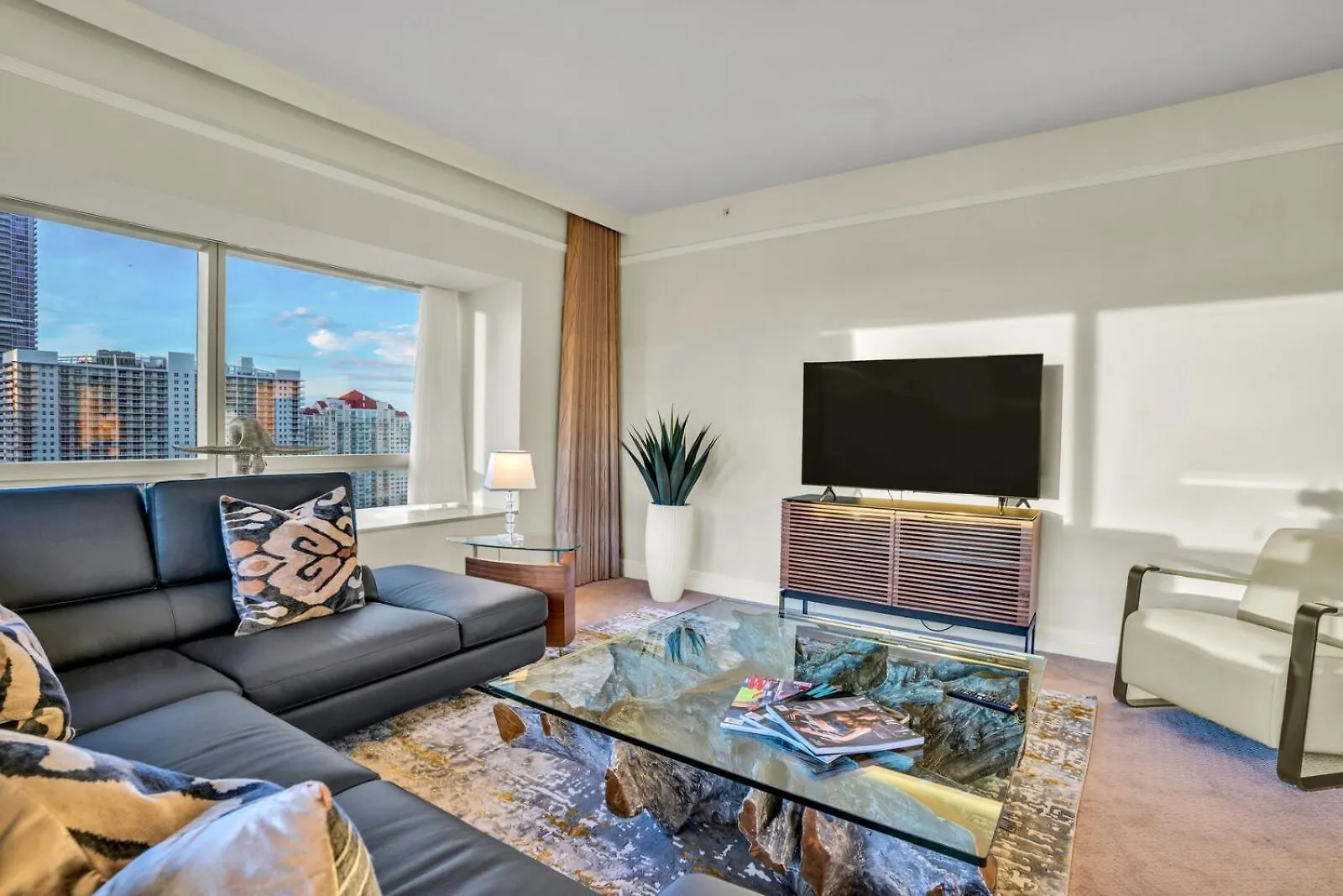 2 Bedroom Or King Studio Suites Four Seasons Hotel Miami Free Wi-Fi & Free Parking Apartment *