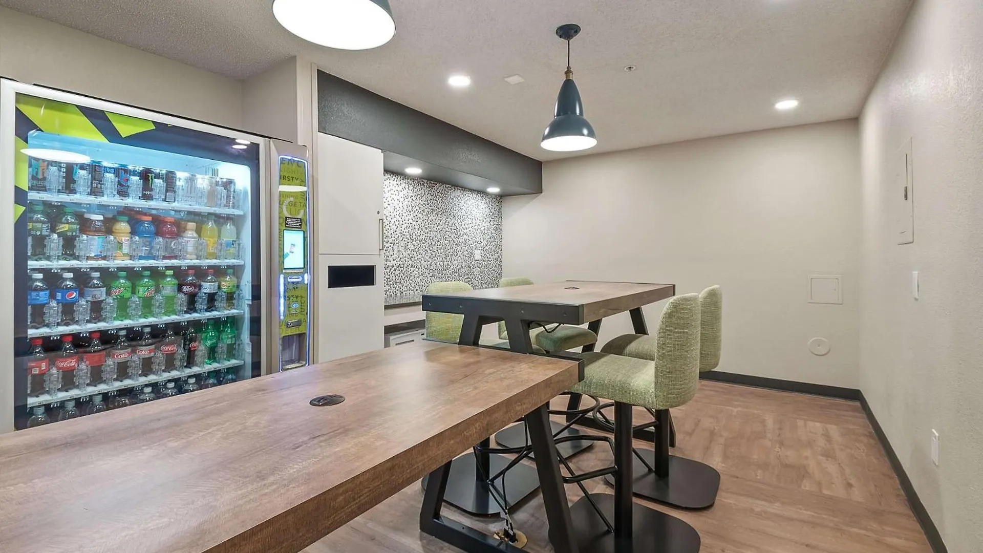 酒店 艾斯坦德美式酒店 - - 机场 - 蓝湖 2*