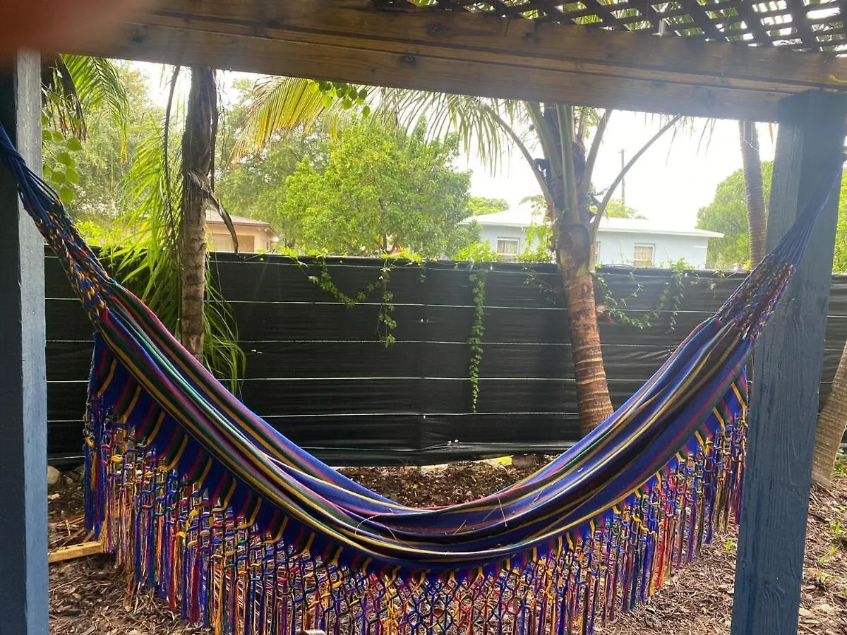 Townhouse With Patio, Gazebo, Free Parking, Centrally Located * Miami