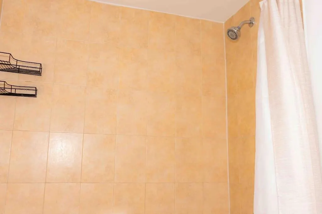 Newly Renovated 5 Min From Airport
