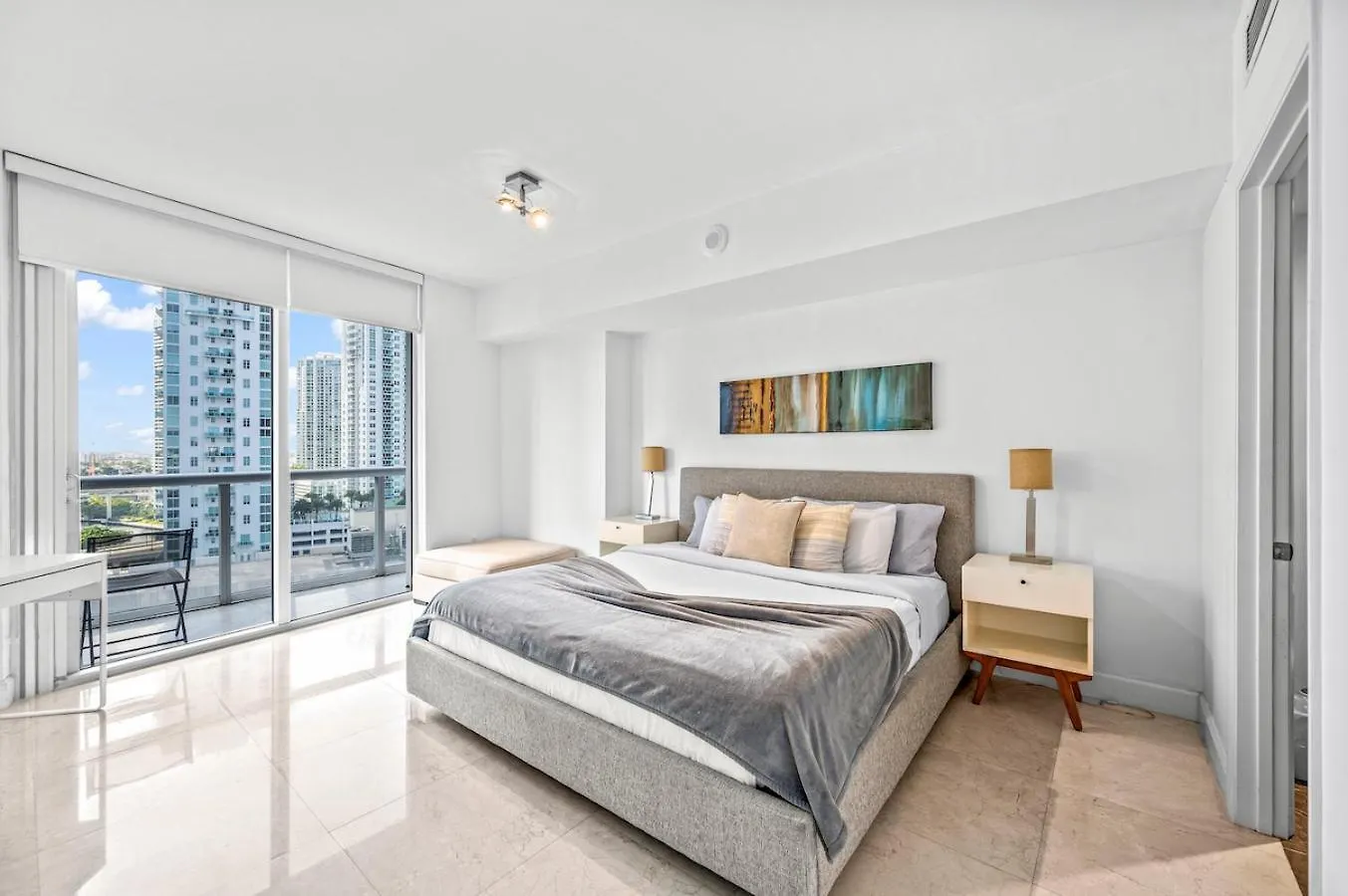 *w Icon Brickell- Luxury 2br Highrise Corner Condo**