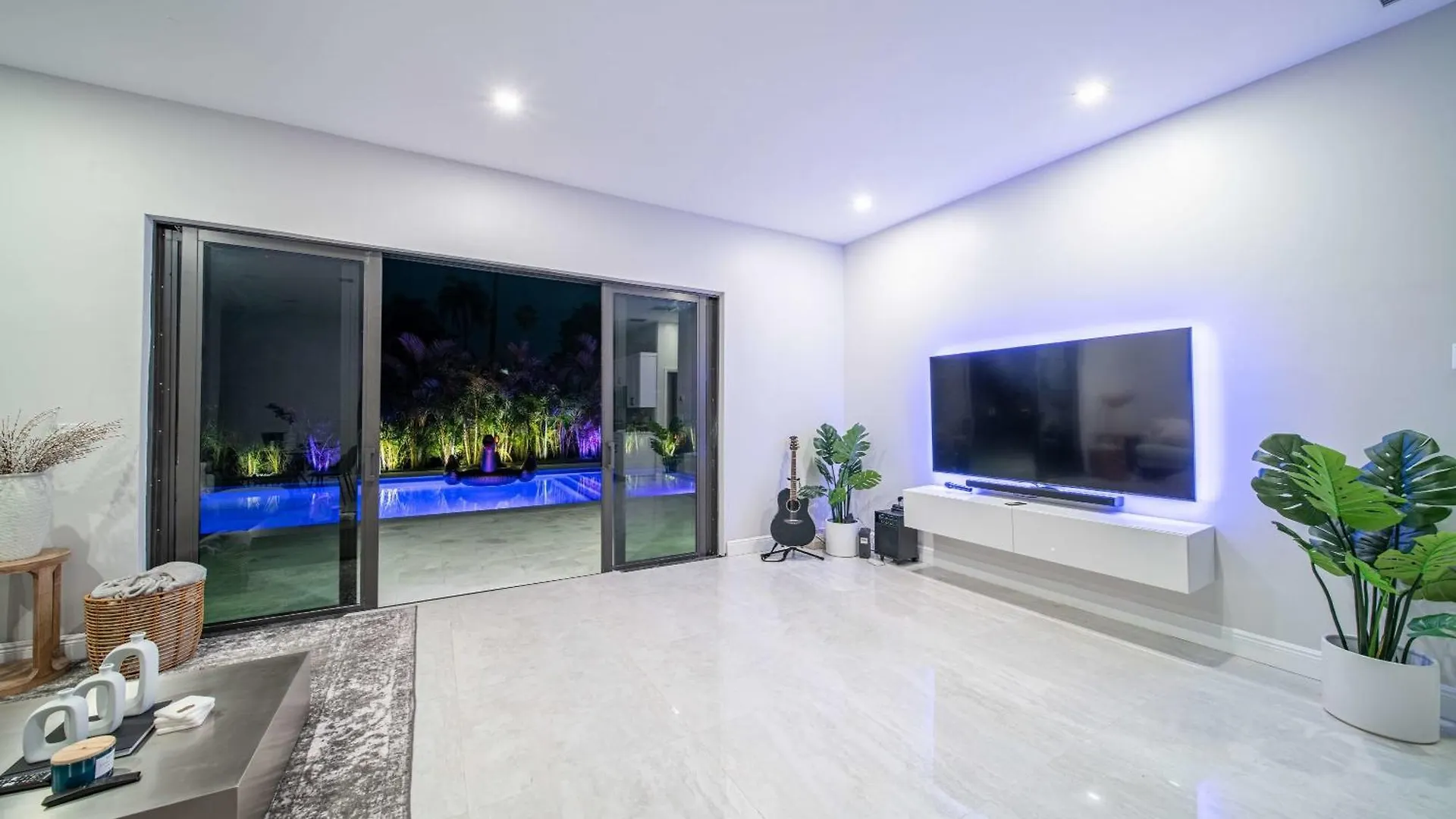 Luxury Amara W/heated Pool/sauna/gym/bbq