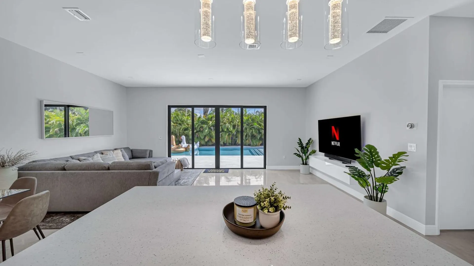 Luxury Amara W/heated Pool/sauna/gym/bbq *