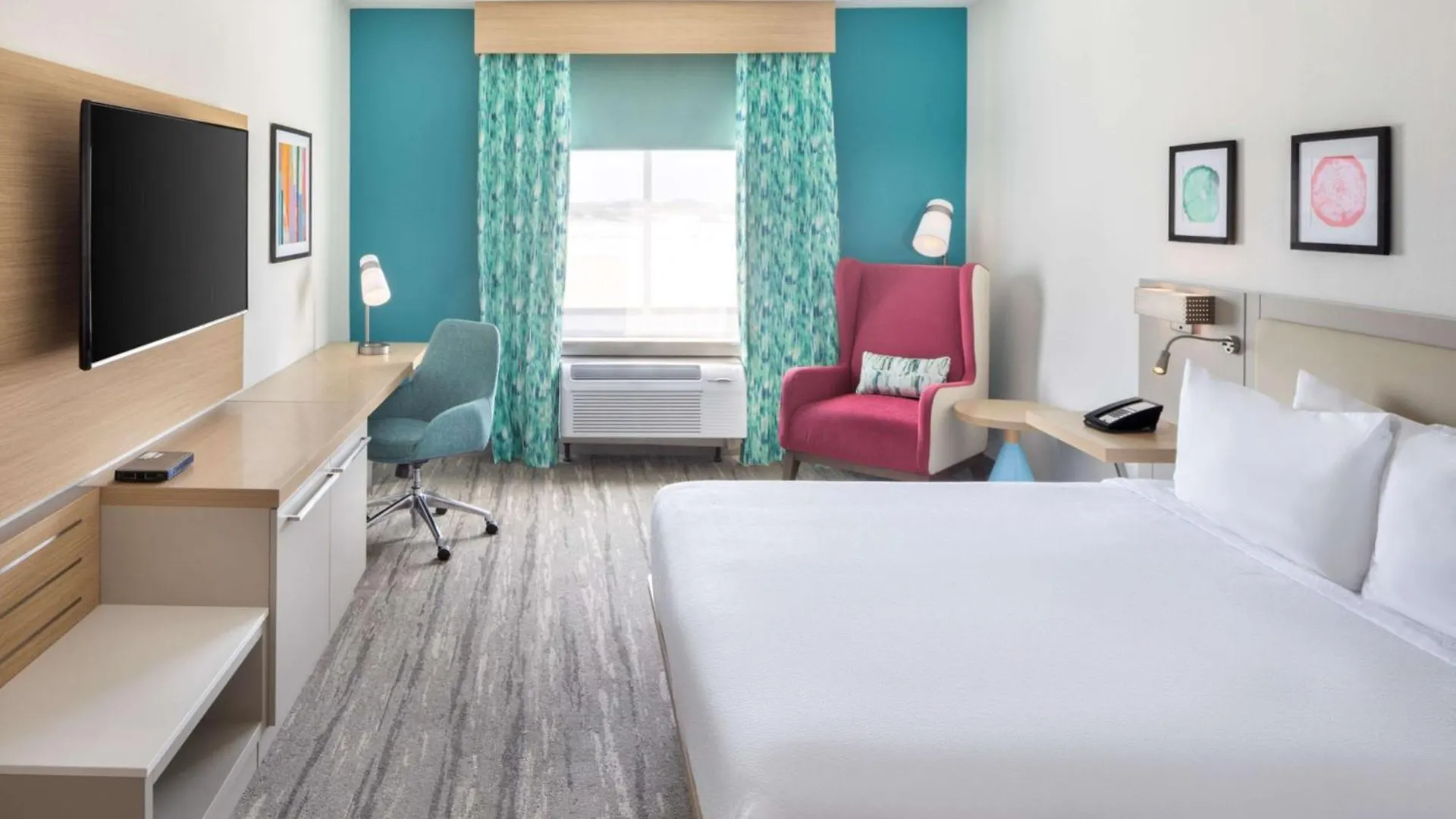 Hilton Garden Airport West 3*