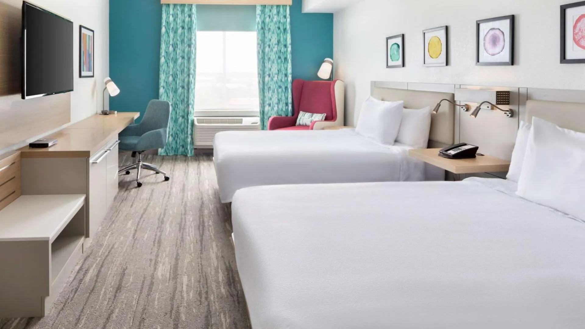 Hilton Garden Airport West 3*