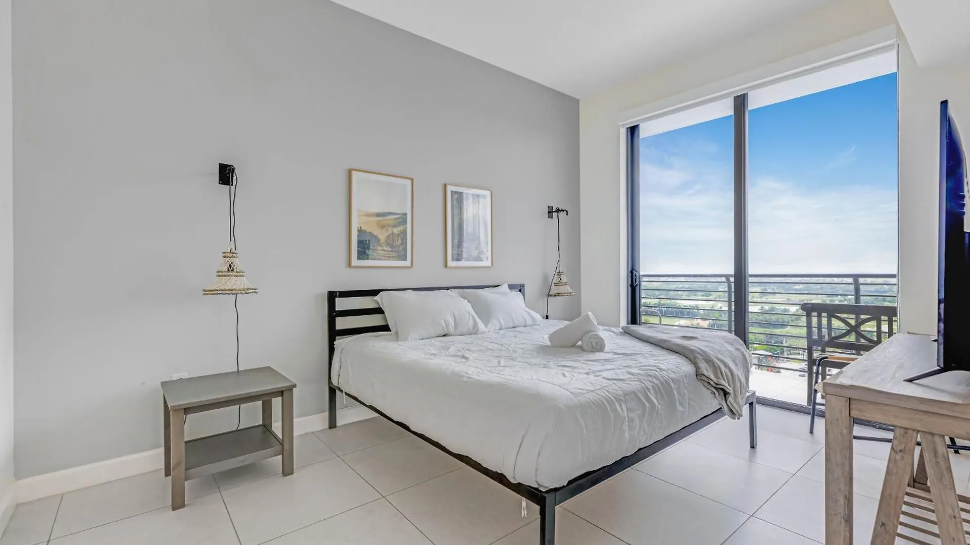 Modern Downtown Doral One-bedroom With Golf Course Views Miami