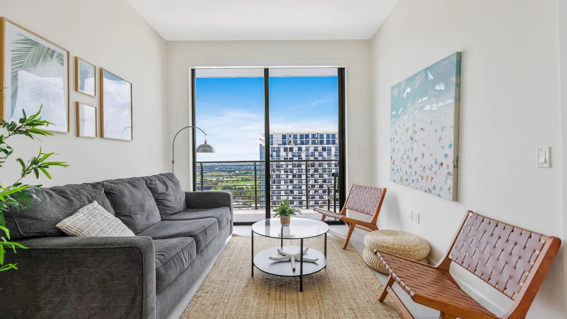 Modern Downtown Doral One-bedroom With Golf Course Views *