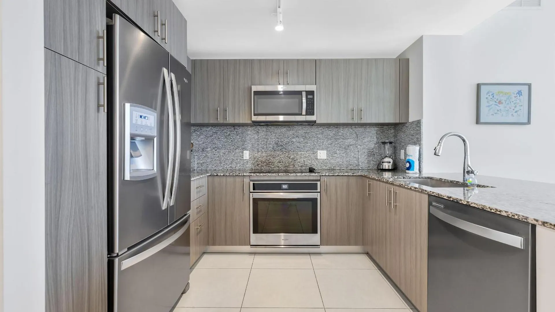 Apartment Modern Downtown Doral One-bedroom With Golf Course Views