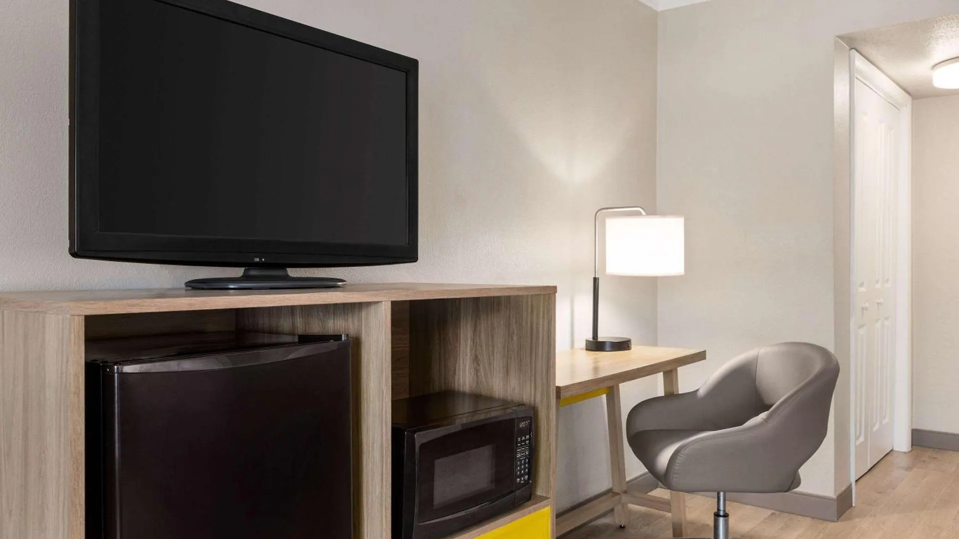 Days By Wyndham Miami Airport North