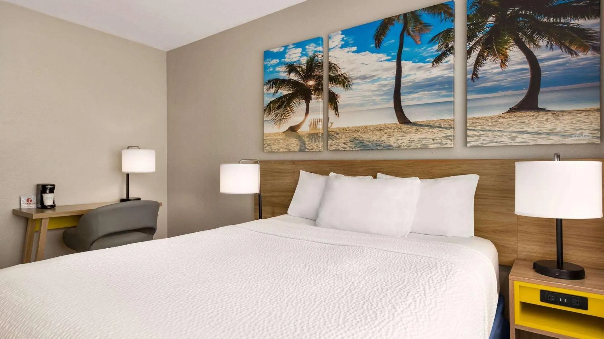Days By Wyndham Miami Airport North Hotel 2*