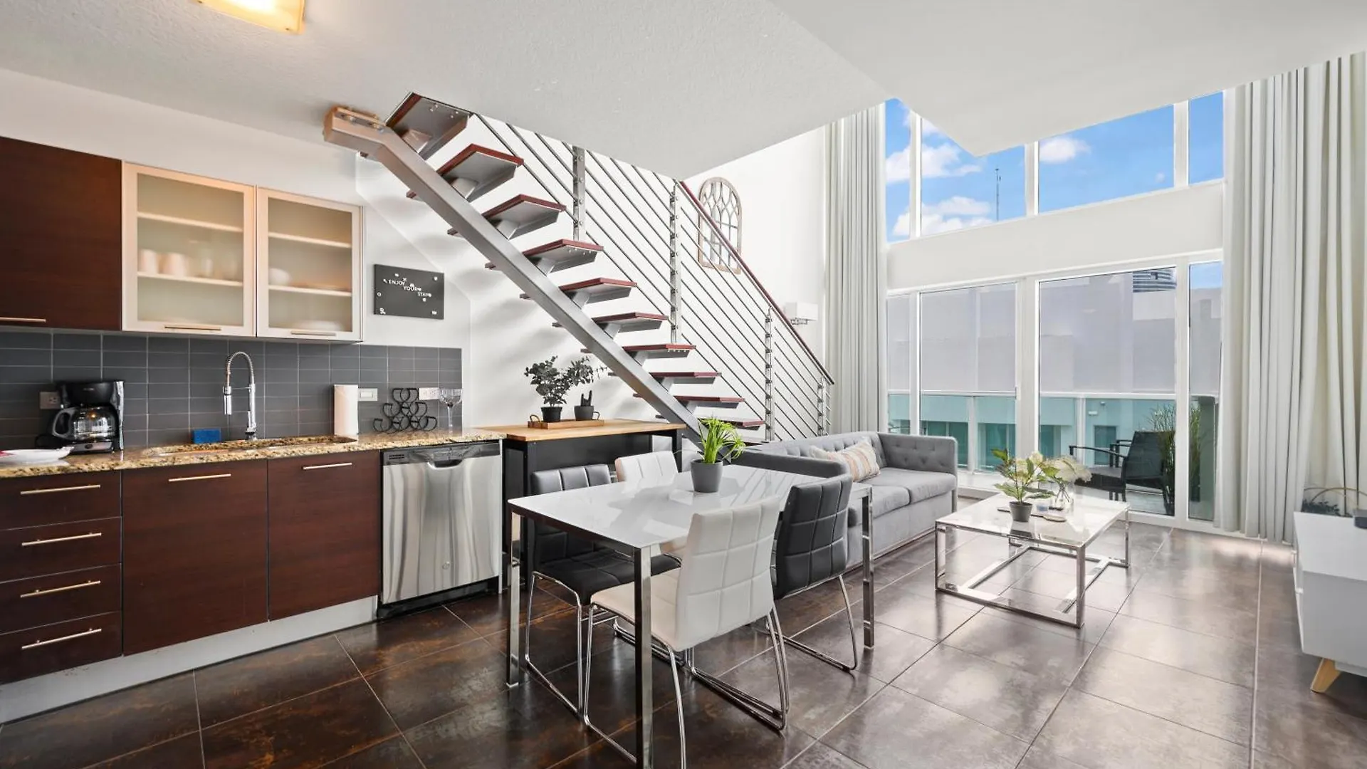 Amazing Loft Style 1 Bedroom In Brickell *