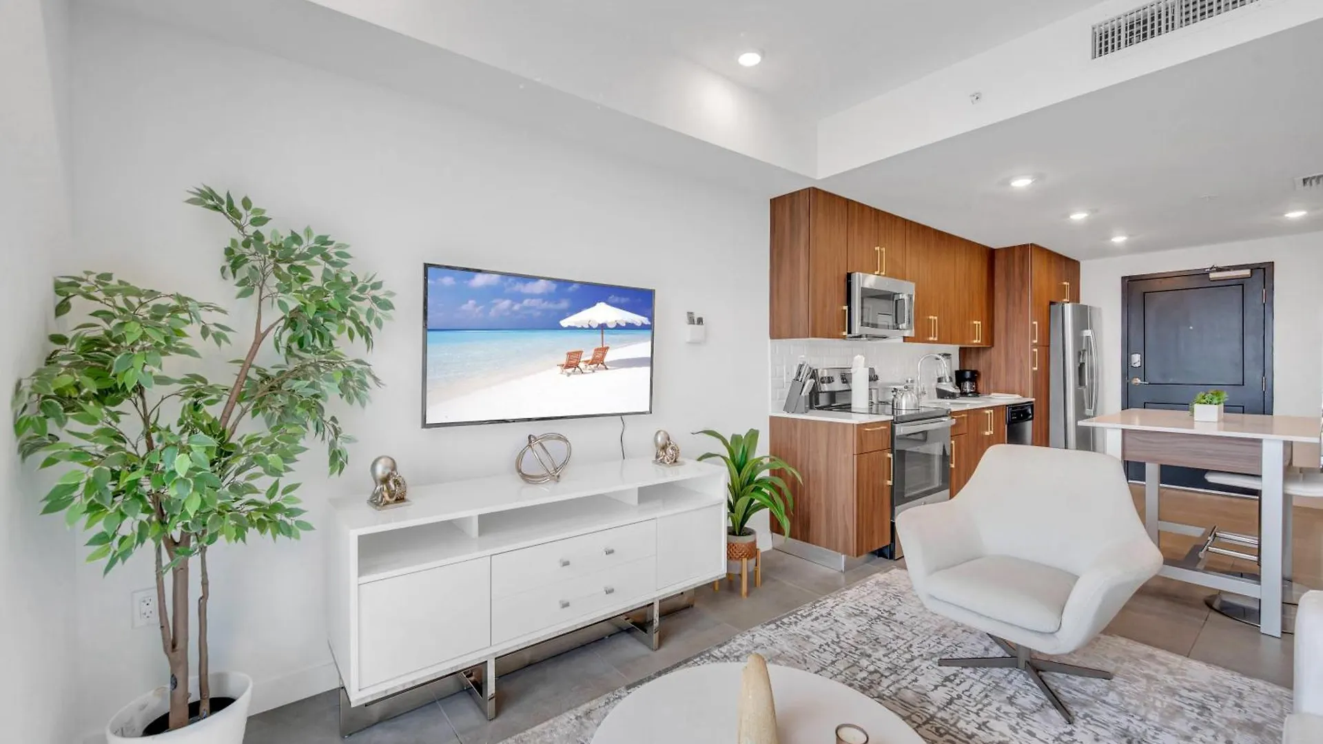 Amazing 2 Bd Downtown Mins From Brickell With Free Parking *