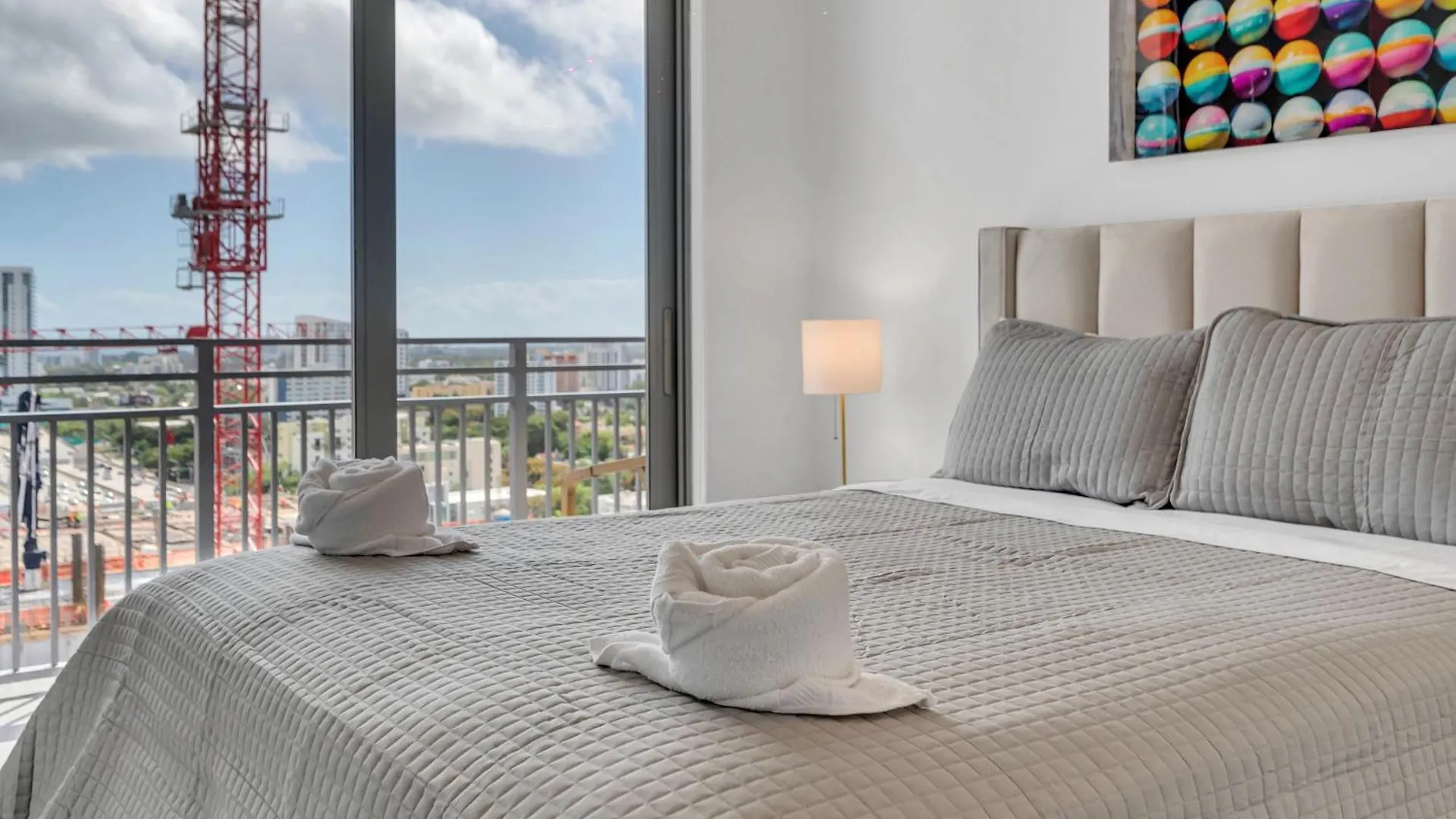 Amazing 2 Bd Downtown Mins From Brickell With Free Parking