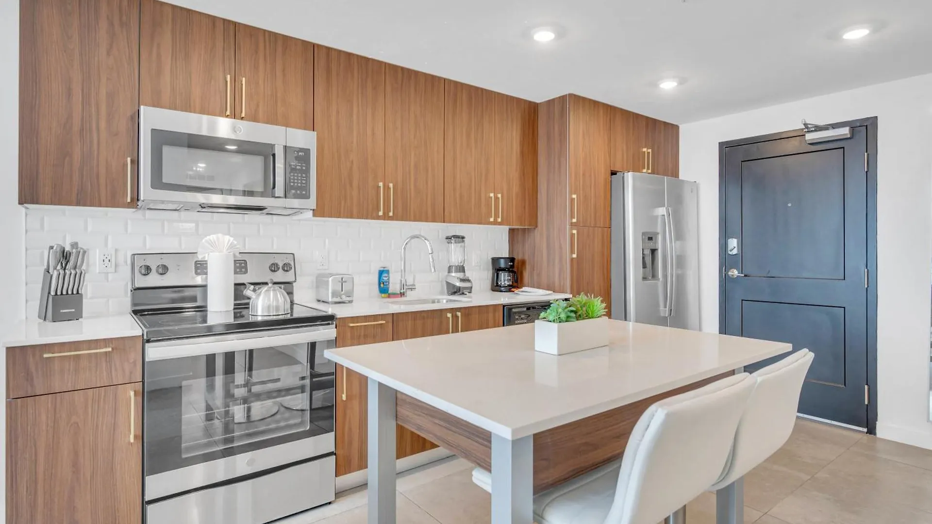 Amazing 2 Bd Downtown Mins From Brickell With Free Parking *