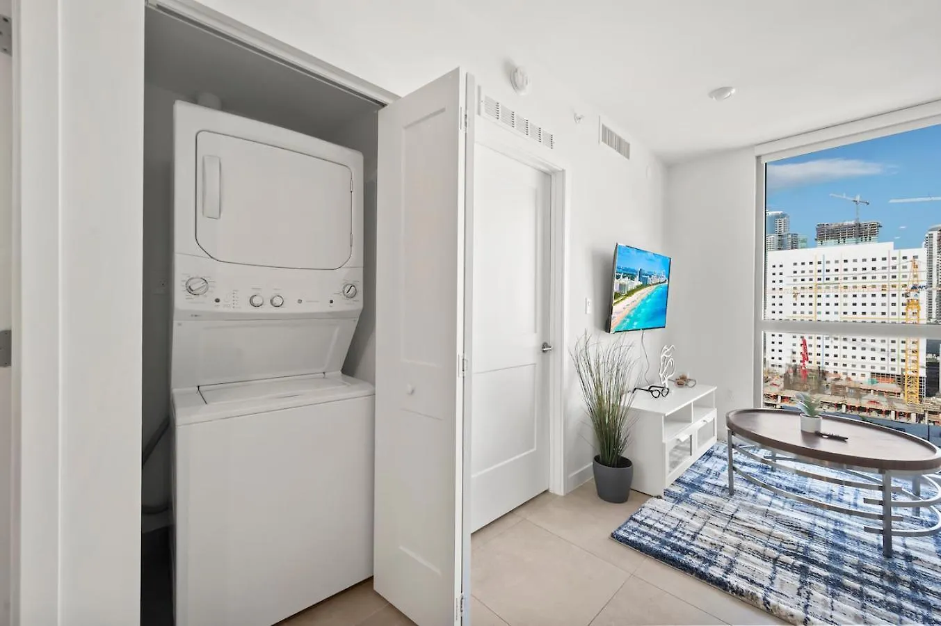 Modern Unit Mins From Brickell With Free Parking