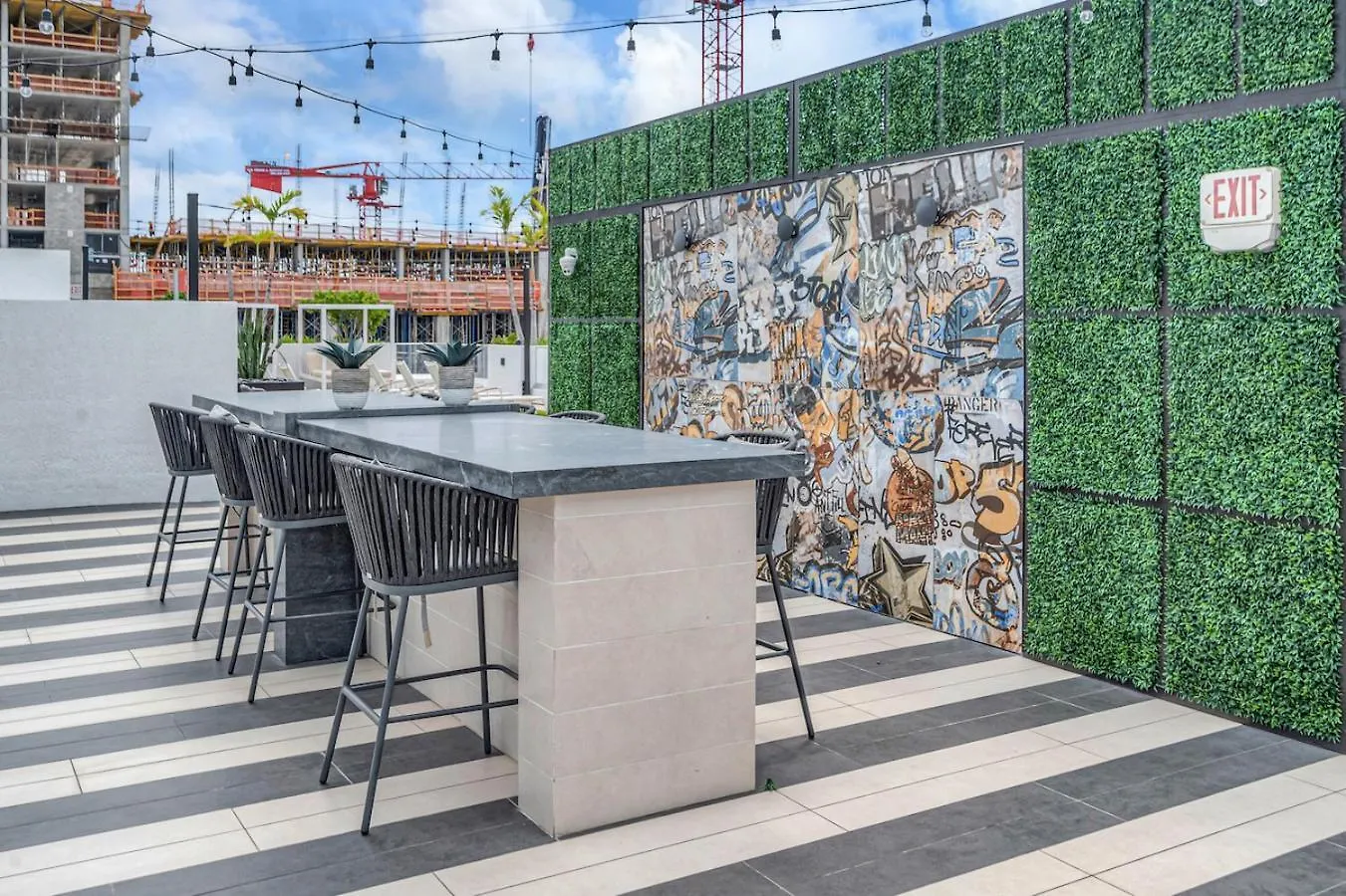Charming In The Heart Of Downtown With Free Parking
