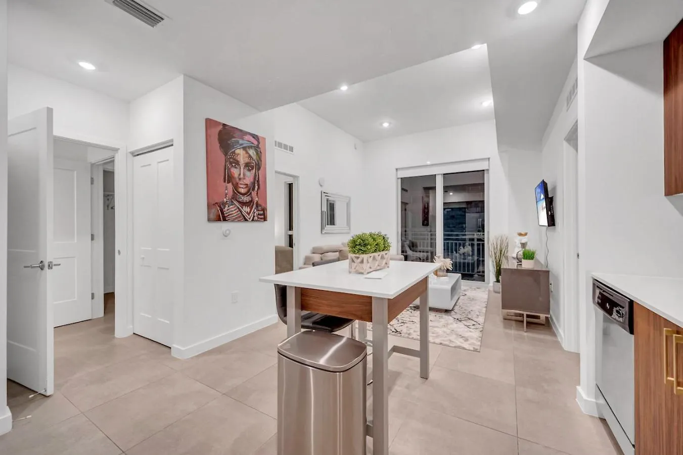 Lägenhet Modern Unit In The Heart Of Downtown With Free Parking *