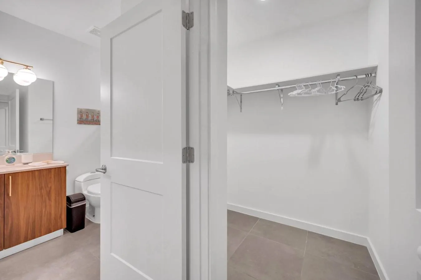 Modern Unit In The Heart Of Downtown With Free Parking Lägenhet *