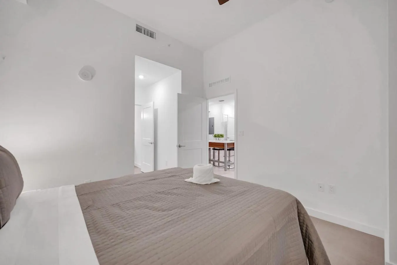 Apartment Modern Unit In The Heart Of Downtown With Free Parking