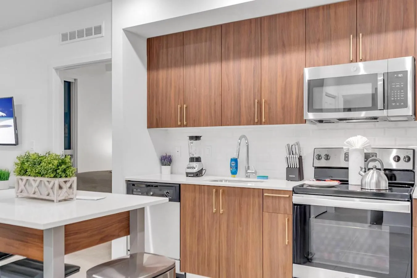 Modern Unit In The Heart Of Downtown With Free Parking Lägenhet