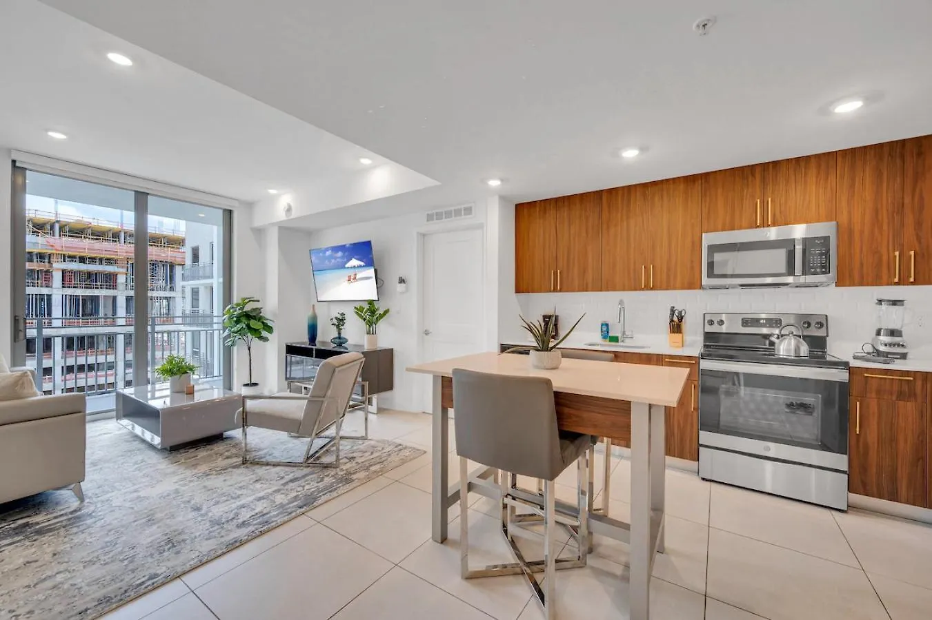 Centrally Located 2 Bed In The Heart Of Downtown With Free Parkin Apartment