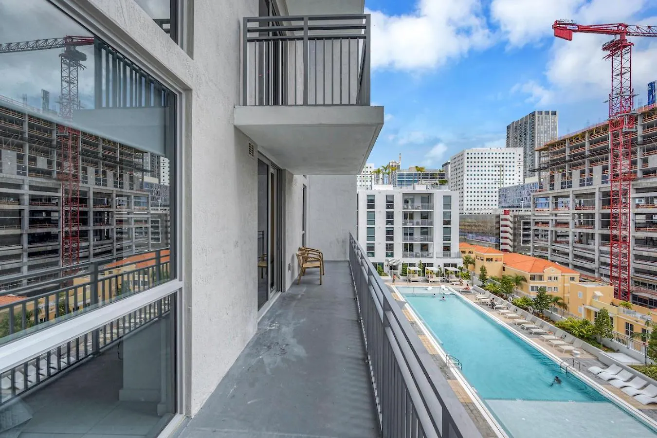Apartment Centrally Located 2 Bed In The Heart Of Downtown With Free Parkin