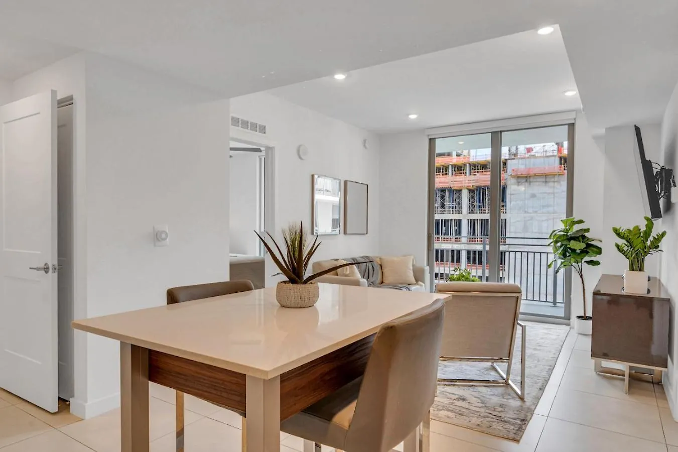 Centrally Located 2 Bed In The Heart Of Downtown With Free Parkin Miami